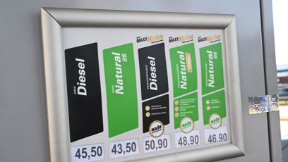 FOTO: Za lépe aditivovanou naftu Performance Diesel zaplatí řidiči až 50,90 Kč za litr.