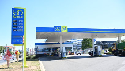 FOTO: Na stanici EuroOil stojí běžná nafta 43,90 Kč a benzin Natural 95 vychází na 42,90 Kč.