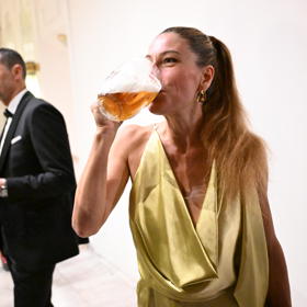 Eva Decroix s pivem.