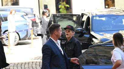 FOTO: Hvězdný herec Kevin Bacon dorazil do Varů.