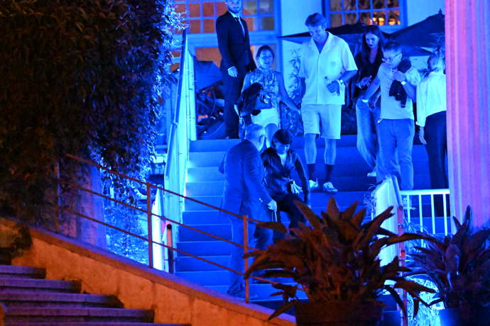 FOTO: Vojta Dyk a Tatiana Dyková odcházeli z party. – stránka 35