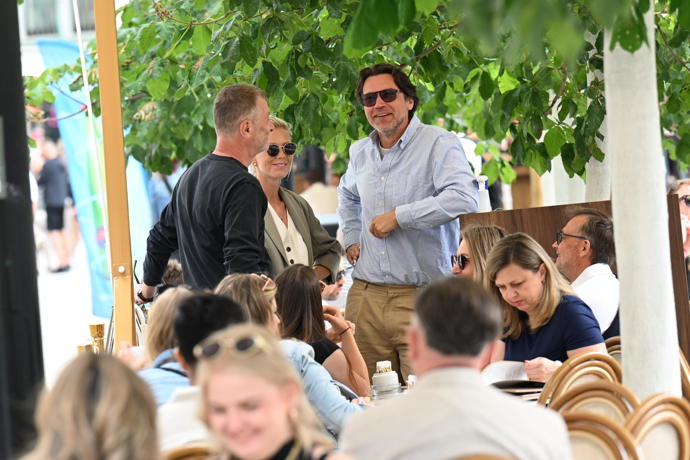 FOTO: Manželé Hejlíkovi si užívají festival ve Varech. – stránka 770