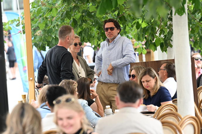 FOTO: Celebrity na kolonádě ve Varech. – stránka 1156