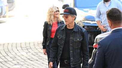 FOTO: Hvězdný herec Kevin Bacon dorazil do Varů spolu se svou ženou Kyrou Sedgwick a dětmi.