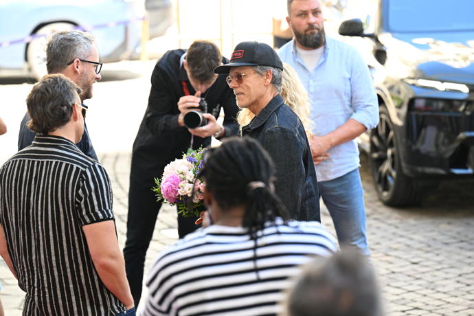 FOTO: Hvězdný herec Kevin Bacon dorazil do Varů spolu se svou ženou Kyrou Sedgwick. – stránka 25