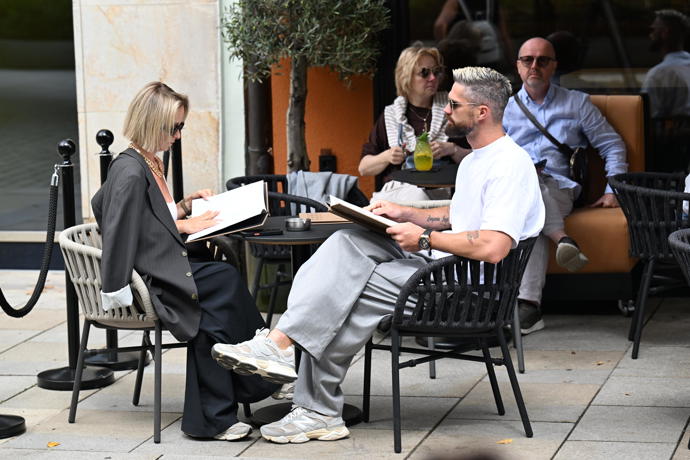 FOTO: Manželé Salákovi zakotvili v jedné z restaurací. – stránka 6