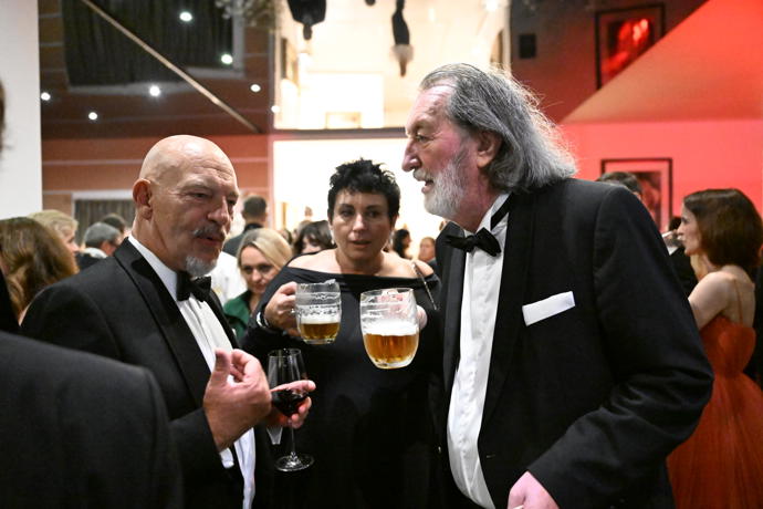 FOTO: Bolek si užíval večer. – stránka 2