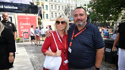 FOTO: Ivan Vodochodský s manželkou ve Varech.