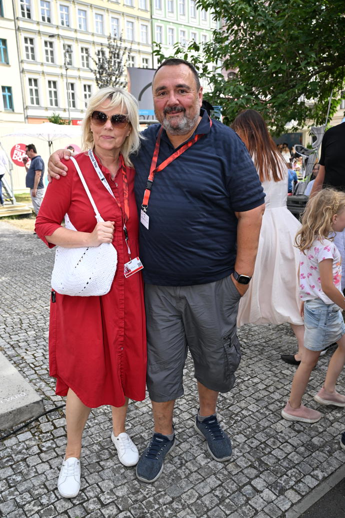 FOTO: Ivan Vodochodský s manželkou ve Varech. – stránka 816