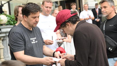FOTO: Jesse Eisenberg v obležení českých fanoušků.