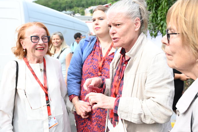 FOTO: Herečky Zuzana Bydžovská a Iva Janžurová ve Varech. – stránka 6