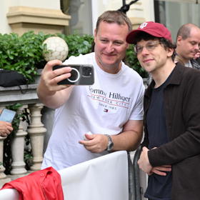 Hollywoodský herec ochotně pózoval na selfíčka s každým, kdo si řekl.