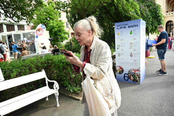 FOTO: Herečka Zuzana Bydžovská ve Varech. – stránka 3
