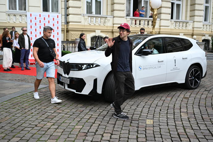 FOTO: Dobrá nálada ho neopouštěla. – stránka 327