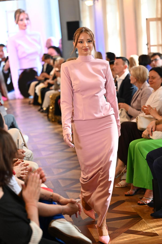 FOTO: Kordula Stropnická v roli modelky. – stránka 1560