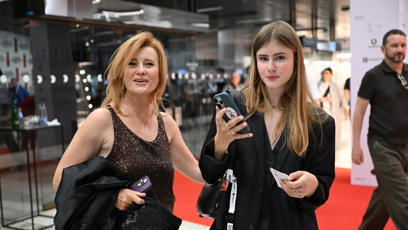 FOTO: Promítání filmu Absolvent si nenechaly ujít ani Jitka Schneiderová s dcerou Sofií Annou.