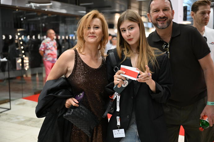 FOTO: Jitka Schneiderová si dcerou Sofií Annou udělaly dámskou jízdu. – stránka 994