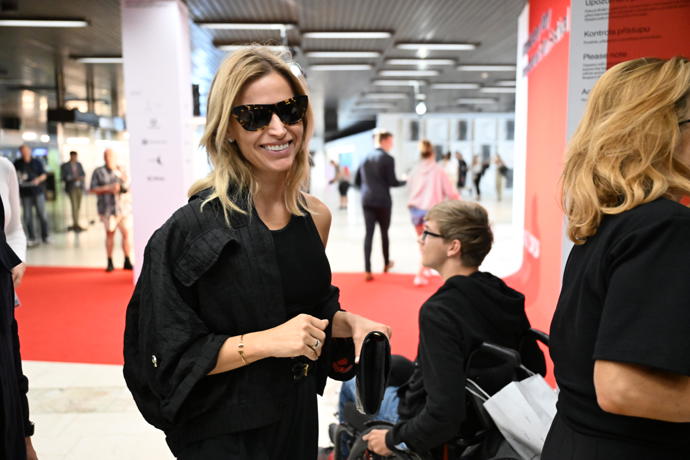 FOTO: Promítání filmu Absolvent si nenechala ujít ani Petra Svoboda. – stránka 993