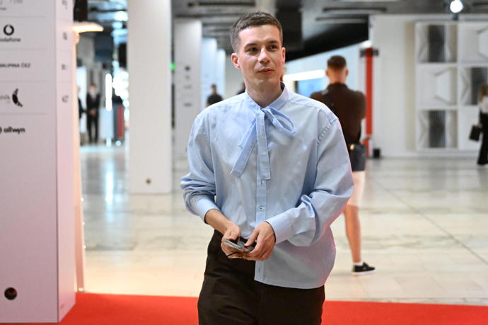 FOTO: Daniel Krejčík vynesl zajímavou košili. – stránka 990