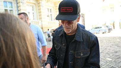 FOTO: Kevin Bacon rozdával jeden podpis za druhým.