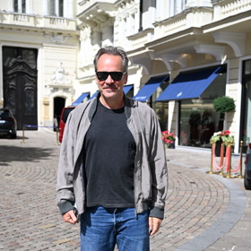 Herec Peter Sarsgaard ve Varech.