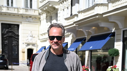 FOTO: Herec Peter Sarsgaard ve Varech.