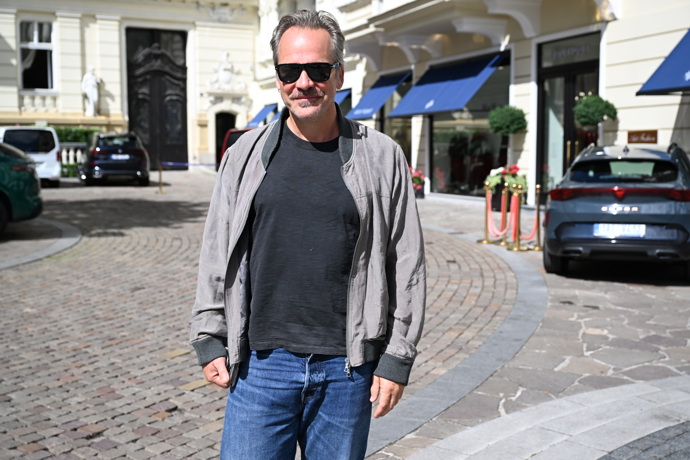 FOTO: Herec Peter Sarsgaard ve Varech. – stránka 295