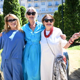 Zahradní party s Bardotkami - Dagmar Havlová, Eva Holubová a Pavlína Pořízková.