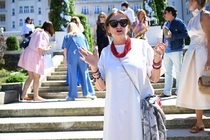 FOTO: Eva Holubová na představení filmu Bardotky. – stránka 112