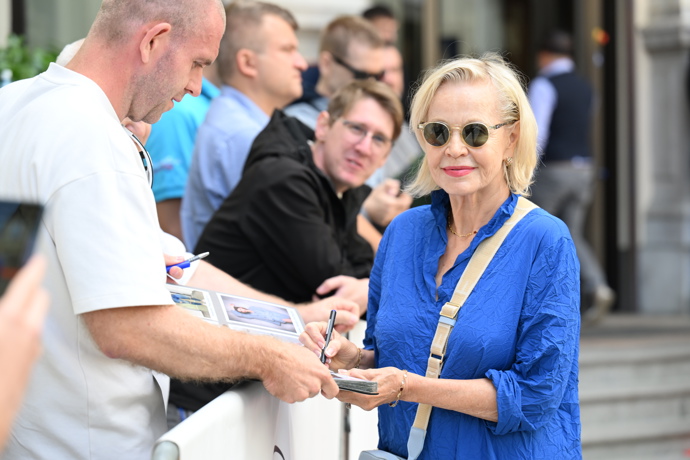 FOTO: Herečka Jana Švandová ve Varech. – stránka 336
