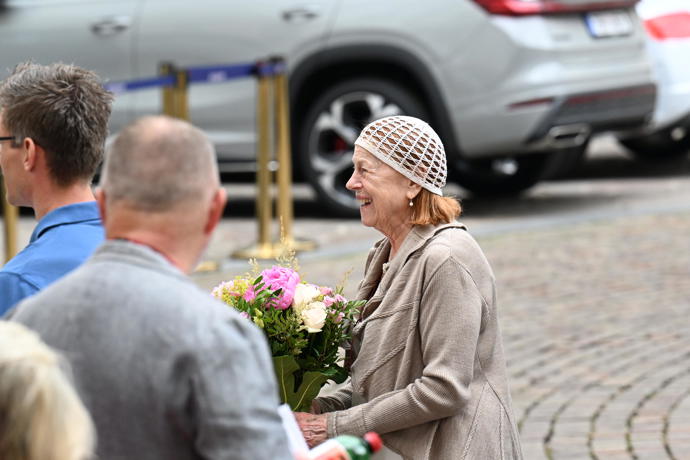 FOTO: Iva Janžurová je plná elánu. – stránka 4