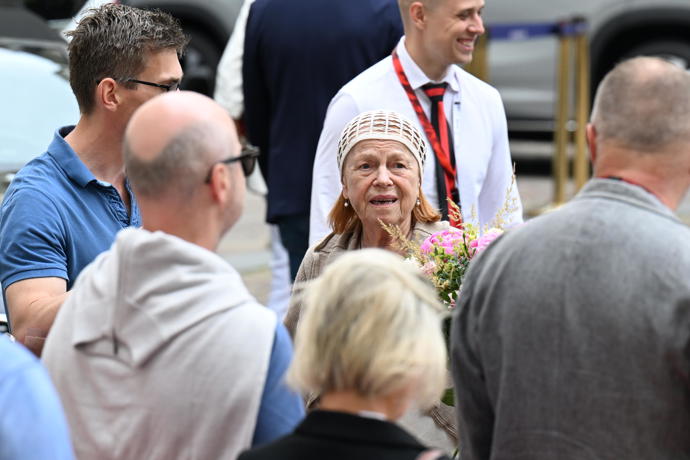 FOTO: Iva Janžurová dorazila do Varů. – stránka 5