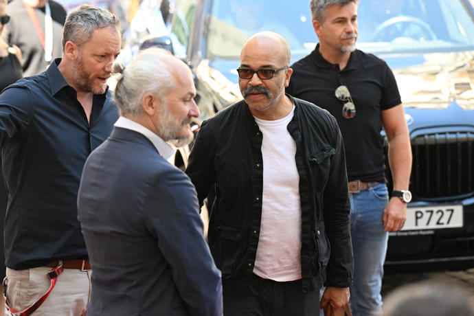 FOTO: Jeffrey Wright se pozdravil s Kryštofem Muchou a Karlem Ochem. – stránka 52