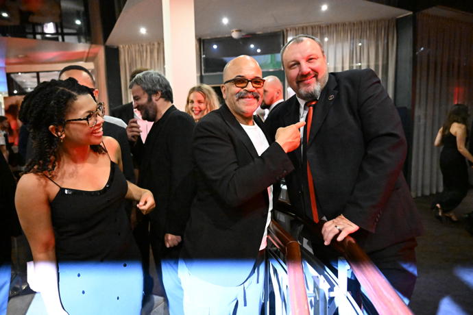 FOTO: Jeffrey Wright si party užíval.