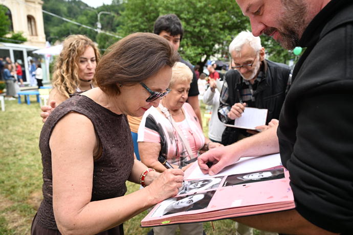 FOTO: Milena Steinmasslová s fanoušky. – stránka 1195