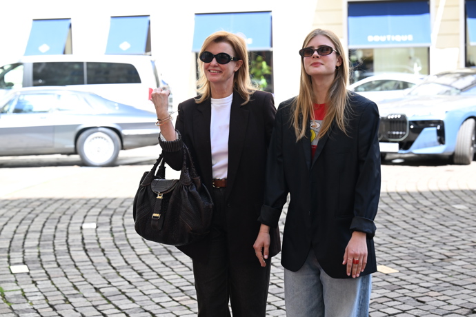 FOTO: Jitka Schneiderová dorazila s dcerou Sofií Annou. – stránka 261