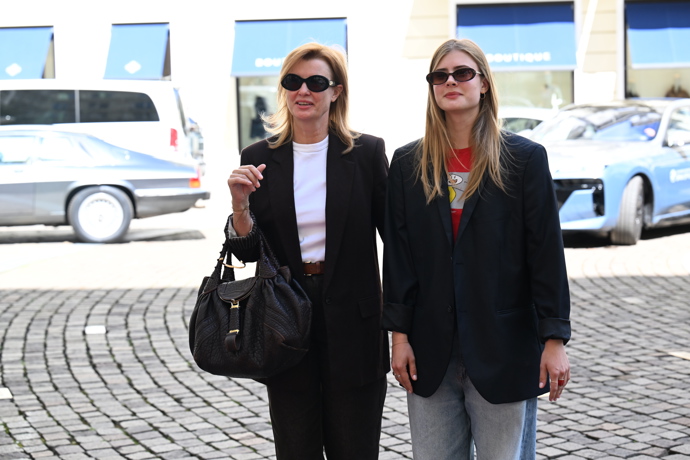 FOTO: Jitka Schneiderová dorazila s dcerou Sofií Annou. – stránka 260