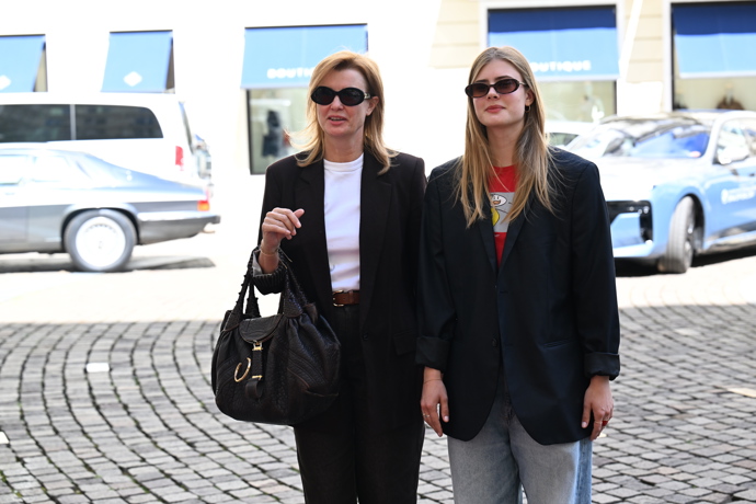 FOTO: Jitka Schneiderová dorazila s dcerou Sofií Annou. – stránka 256