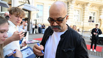FOTO: Jeffrey Wright rozdal několik podpisů.