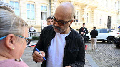 FOTO: Jeffrey Wright rozdal několik podpisů.