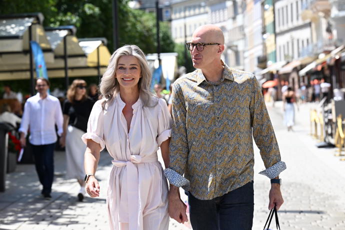 FOTO: Pavlína Pořízková se ruku v ruce procházela po boku manžela Jeffa. – stránka 47