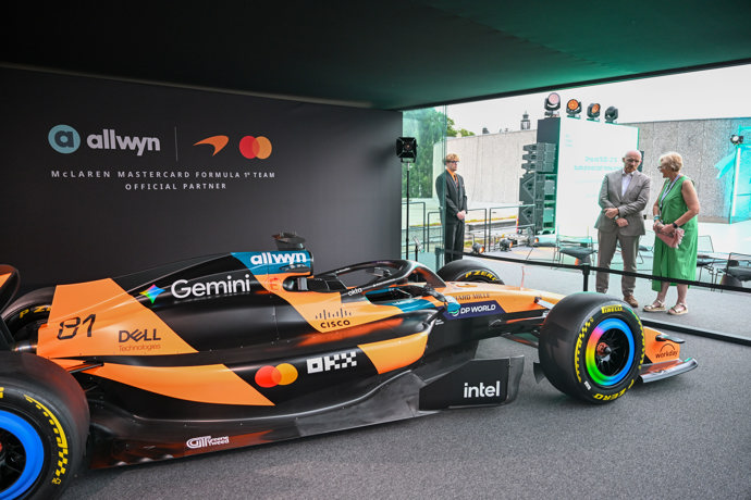 FOTO: Díky Allwynu si mnoho fanoušků Formule 1 mohlo podívat na tento monopost. – stránka 324