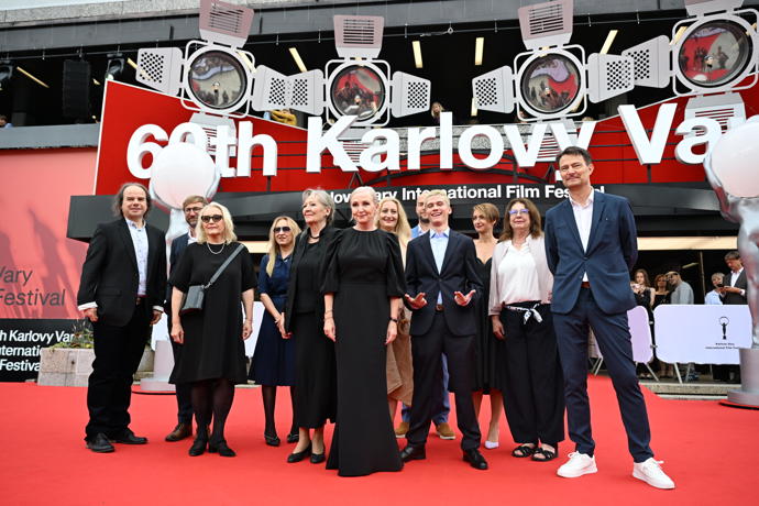 FOTO: Bára Basiková v Karlových Varech uvedla svůj dokument. – stránka 1371