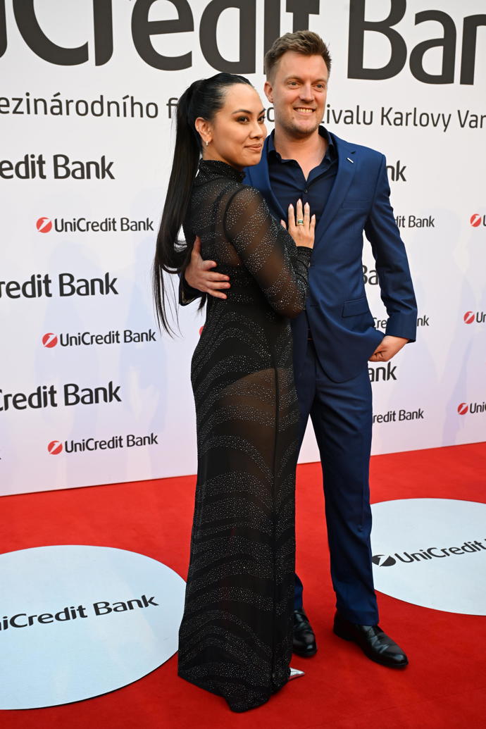 FOTO: Tomáš Verner s manželkou na party UniCredit Bank ve Varech. – stránka 1428