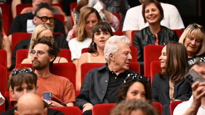 FOTO: Dustin Hoffman se usadil mezi hosty.