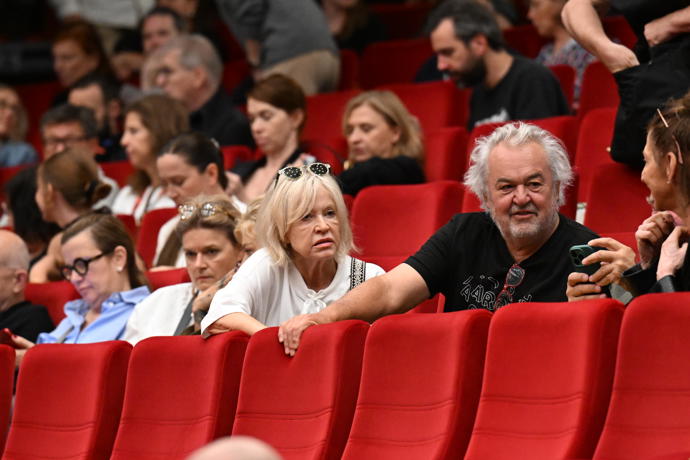 FOTO: V hledišti nechyběla Jana Švandová. – stránka 1361