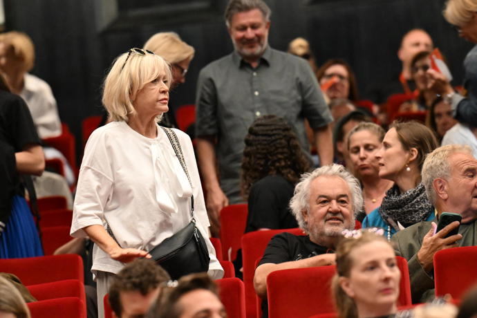 FOTO: Jana Švandová se přišla podívat na dokument Báry Basikové. – stránka 1360