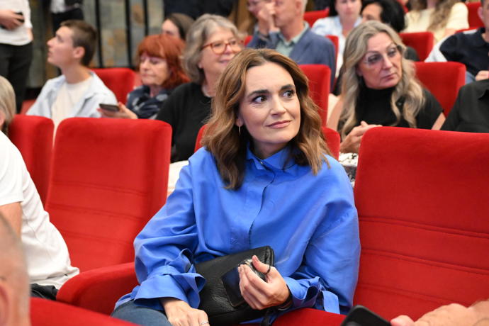 FOTO: Daniela Brzobohatá v hledišti. – stránka 1355