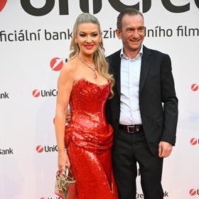 Lenka Graf s partnerem na party UniCredit Bank ve Varech.
