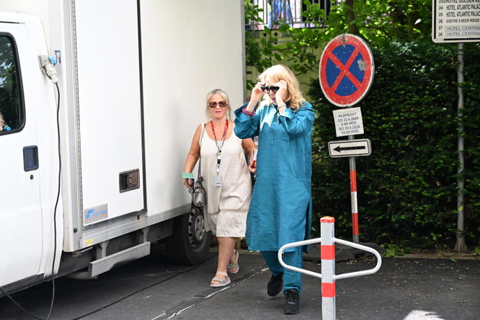 FOTO: Dagmar Havlová  vyrazila do města. – stránka 1028